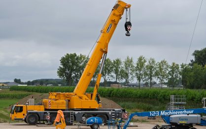 trcu mounted crane of ezra transport